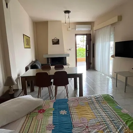 Hotel apartamentowy Souvlakis Pool