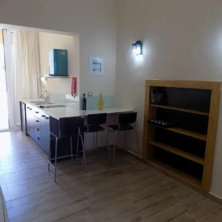 Souvlakis Pool Hotel apartamentowy